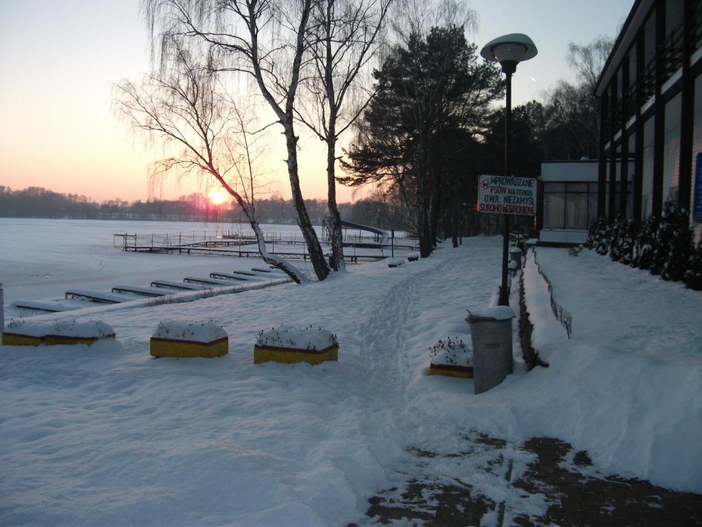 Osrodek Niezamysl Hotel Zaniemysl Bagian luar foto